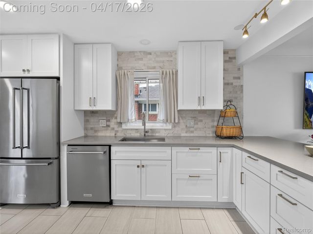 29168 Meadowlark Street, Livonia, MI 48154