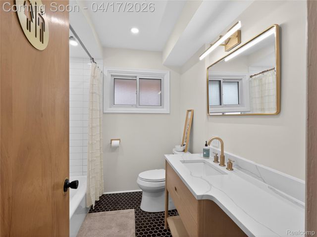 29168 Meadowlark Street, Livonia, MI 48154