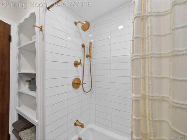 29168 Meadowlark Street, Livonia, MI 48154