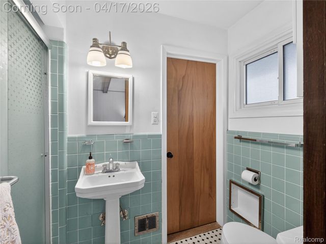 29168 Meadowlark Street, Livonia, MI 48154