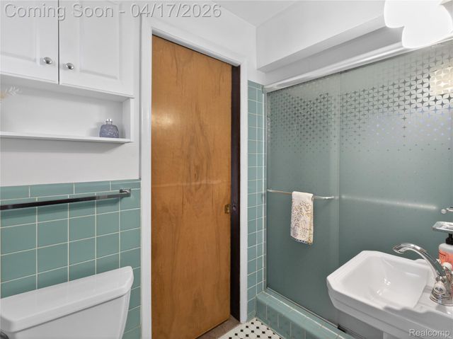 29168 Meadowlark Street, Livonia, MI 48154