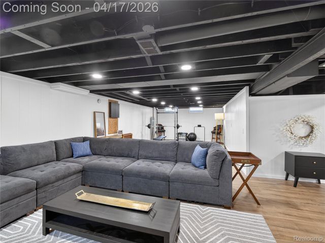 29168 Meadowlark Street, Livonia, MI 48154