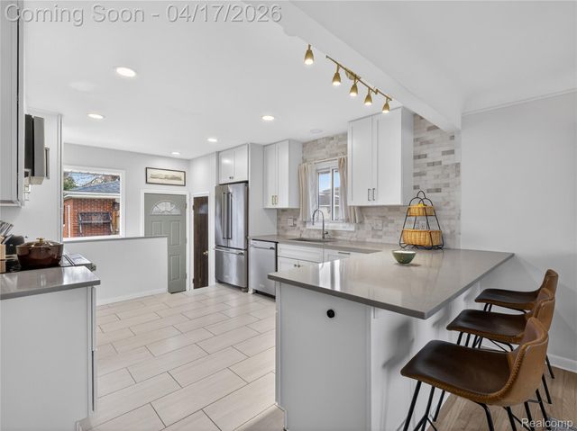 29168 Meadowlark Street, Livonia, MI 48154