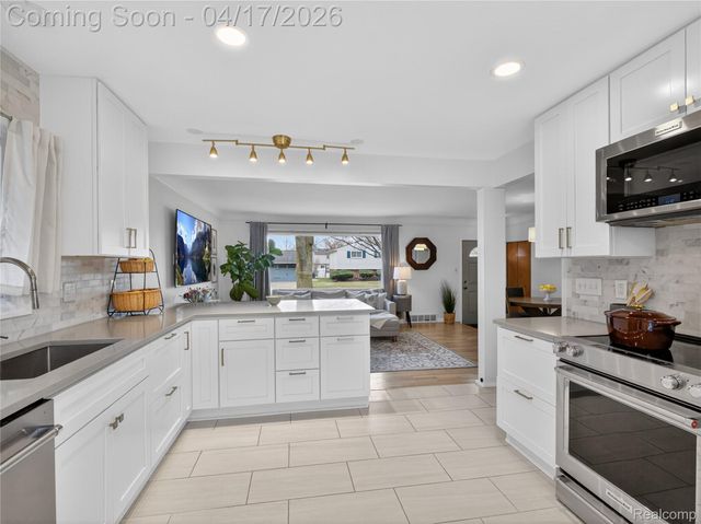 29168 Meadowlark Street, Livonia, MI 48154