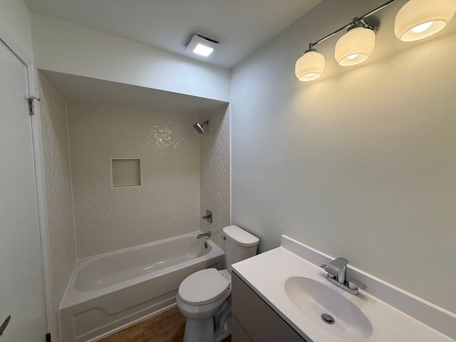 958 Inverrary Lane 958, Deerfield, IL 60015