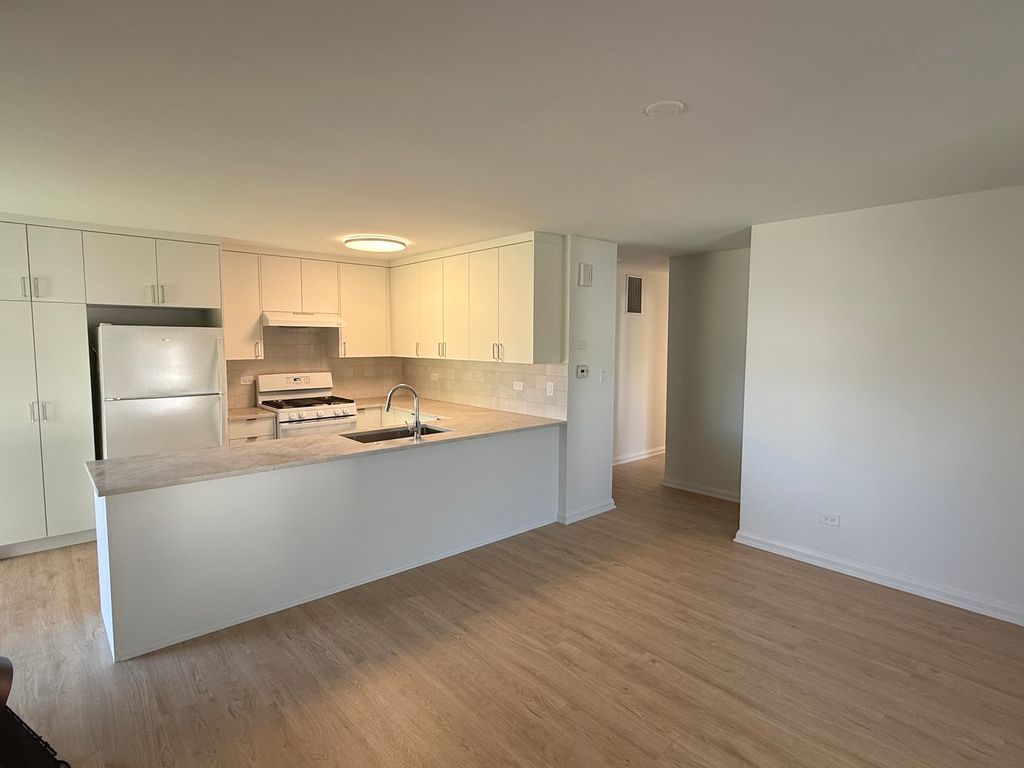 958 Inverrary Lane 958, Deerfield, IL 60015