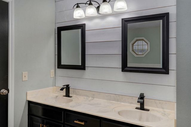 194 Meadowlark, Willard, MO 65781