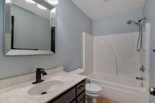 194 Meadowlark, Willard, MO 65781