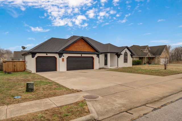 194 Meadowlark, Willard, MO 65781