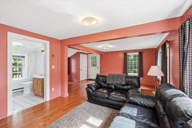 97 Green St, Needham, MA 02492