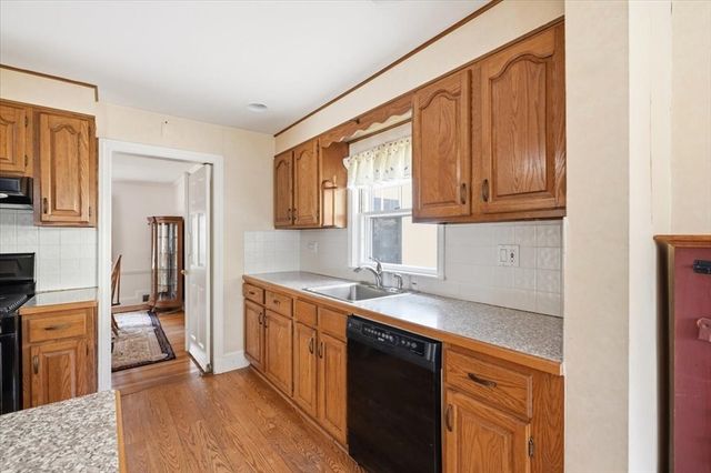 97 Green St, Needham, MA 02492