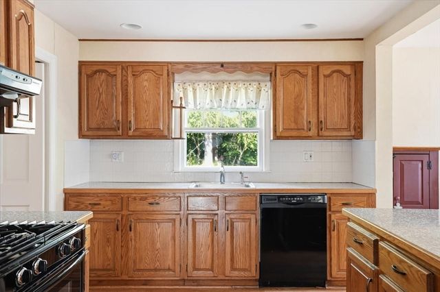 97 Green St, Needham, MA 02492