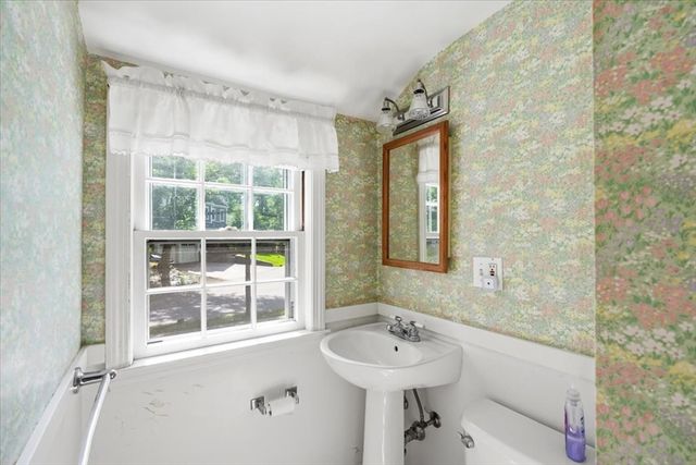 97 Green St, Needham, MA 02492