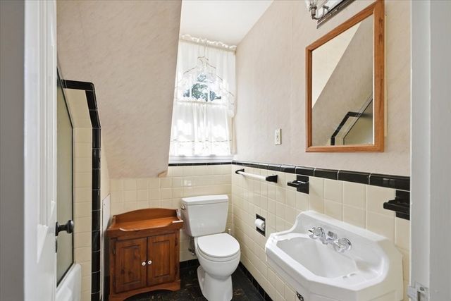 97 Green St, Needham, MA 02492