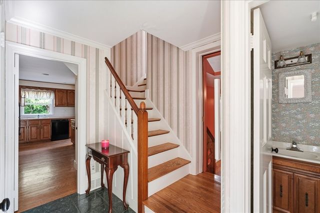 97 Green St, Needham, MA 02492