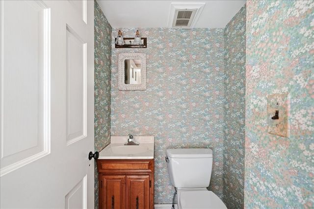 97 Green St, Needham, MA 02492