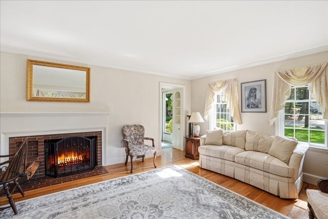 97 Green St, Needham, MA 02492