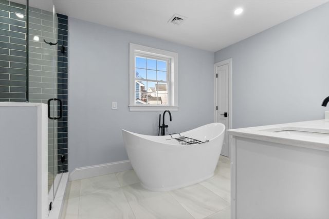 35 Liberty Ave, Revere, MA 02151