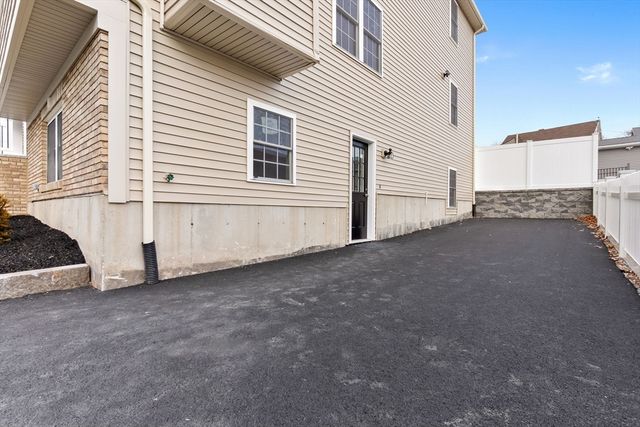 35 Liberty Ave, Revere, MA 02151