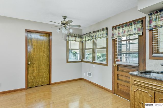 2418 S 49th Avenue, Omaha, NE 68106