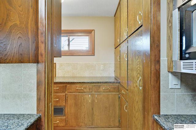 2418 S 49th Avenue, Omaha, NE 68106