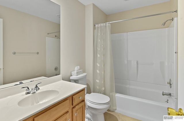 2418 S 49th Avenue, Omaha, NE 68106