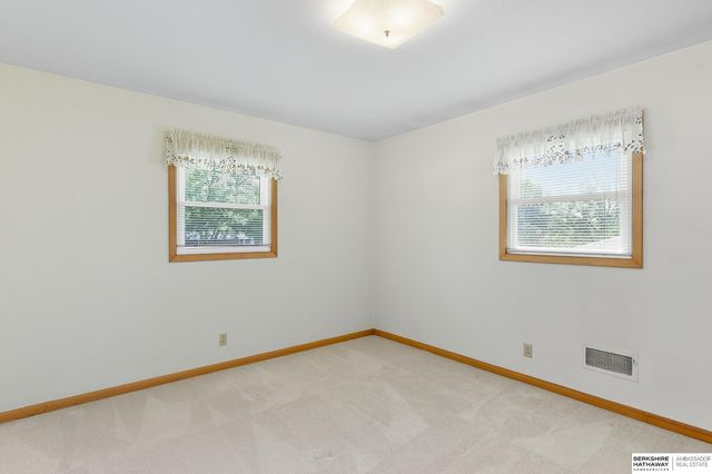 2418 S 49th Avenue, Omaha, NE 68106