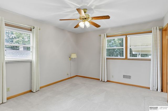 2418 S 49th Avenue, Omaha, NE 68106