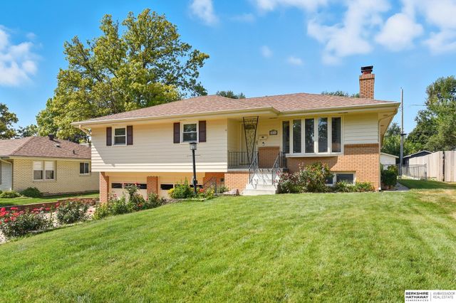 2418 S 49th Avenue, Omaha, NE 68106