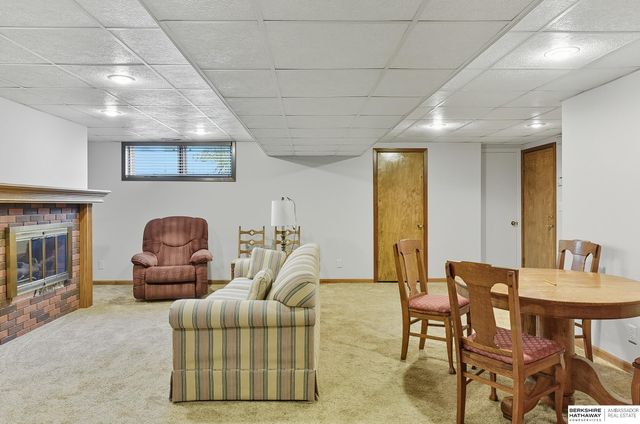 2418 S 49th Avenue, Omaha, NE 68106