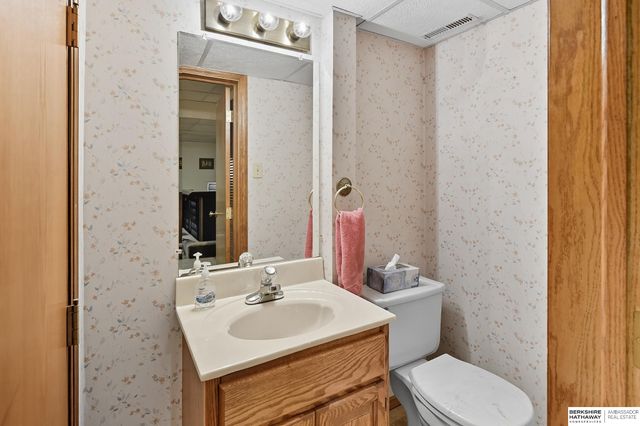 2418 S 49th Avenue, Omaha, NE 68106