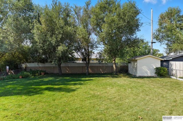 2418 S 49th Avenue, Omaha, NE 68106