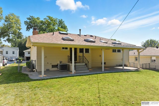 2418 S 49th Avenue, Omaha, NE 68106