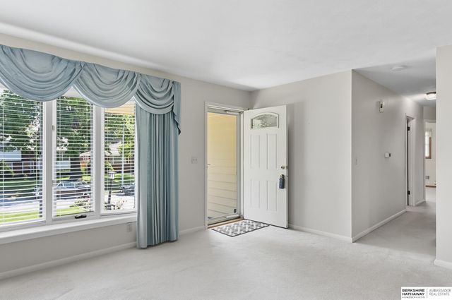 2418 S 49th Avenue, Omaha, NE 68106