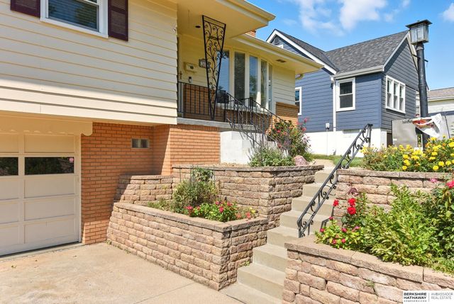 2418 S 49th Avenue, Omaha, NE 68106