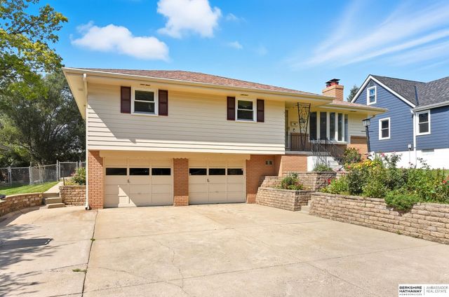 2418 S 49th Avenue, Omaha, NE 68106