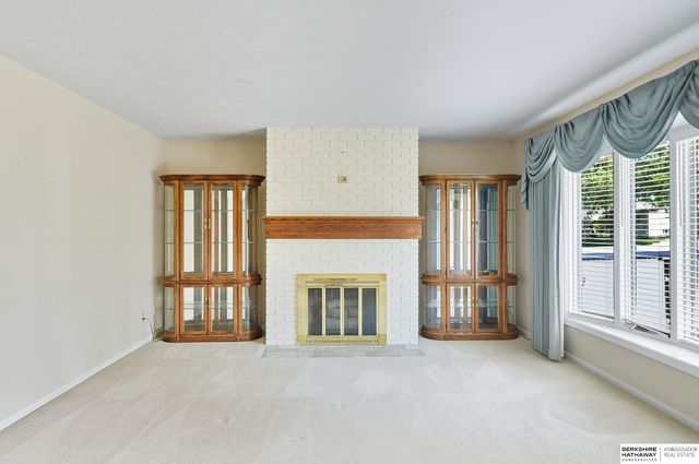 2418 S 49th Avenue, Omaha, NE 68106