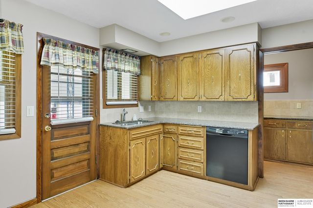 2418 S 49th Avenue, Omaha, NE 68106