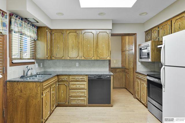 2418 S 49th Avenue, Omaha, NE 68106