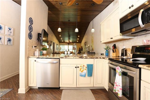 3563 Antarctic CIR 2102, Naples, FL 34112