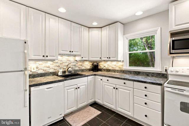 5256 MEDWICK CT, Woodbridge, VA 22193