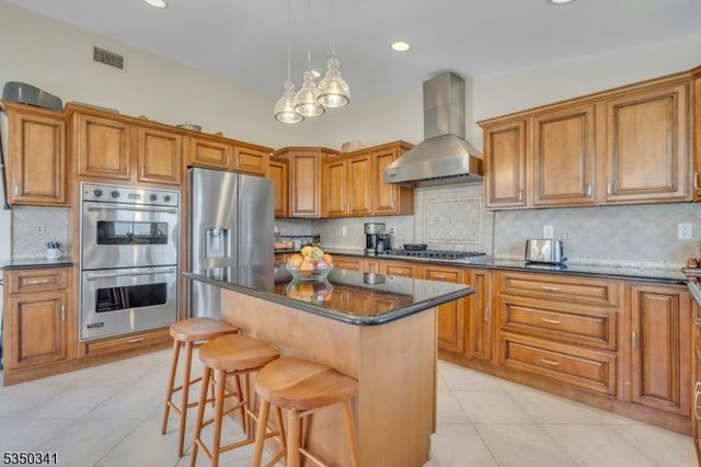 71 New St, Allendale Boro, NJ 07401