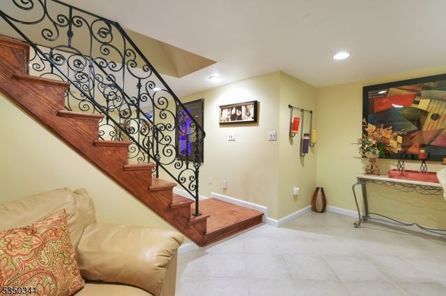 71 New St, Allendale Boro, NJ 07401