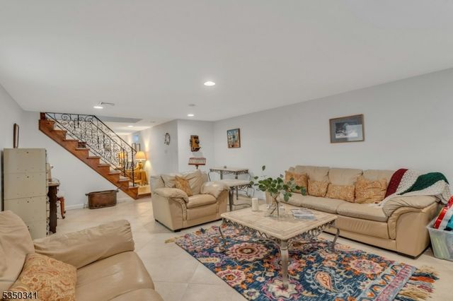 71 New St, Allendale Boro, NJ 07401