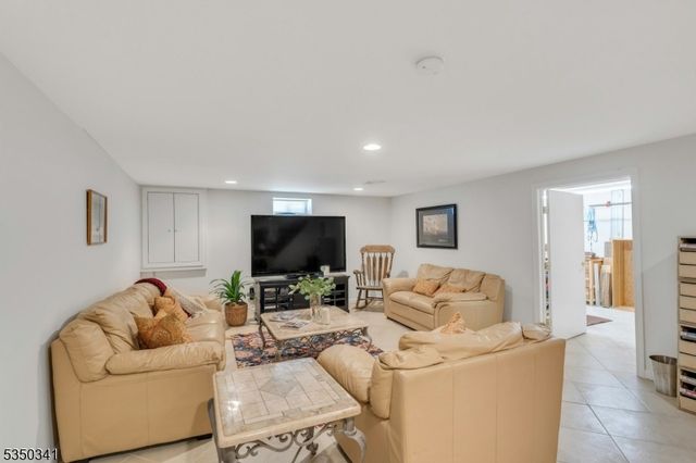 71 New St, Allendale Boro, NJ 07401