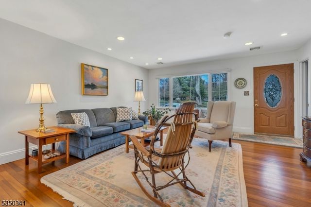 71 New St, Allendale Boro, NJ 07401