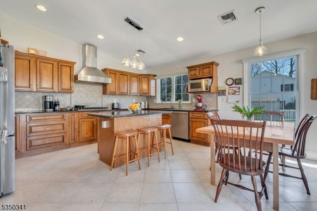 71 New St, Allendale Boro, NJ 07401