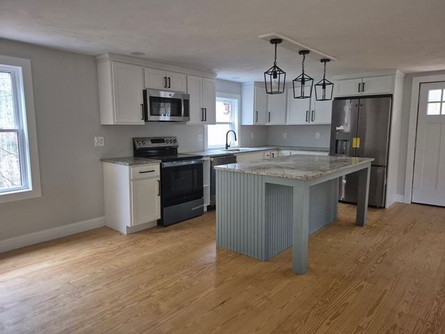 182 Main Rd, Gill, MA 01354