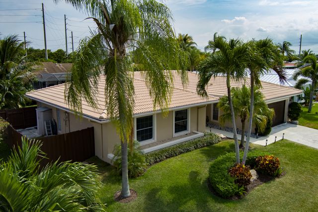 4886 Acorn Drive, Boca Raton, FL 33487