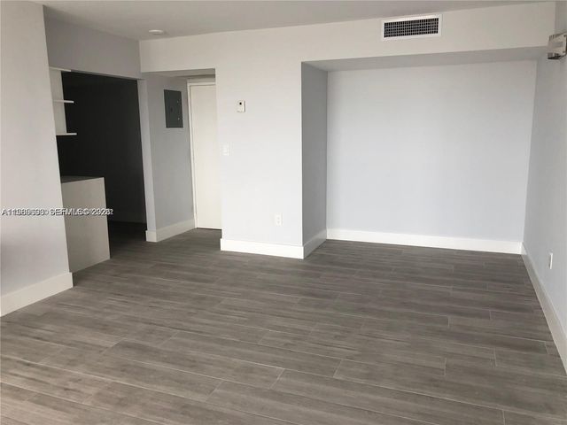 20515 E Country Club Dr 1045, Aventura, FL 33180